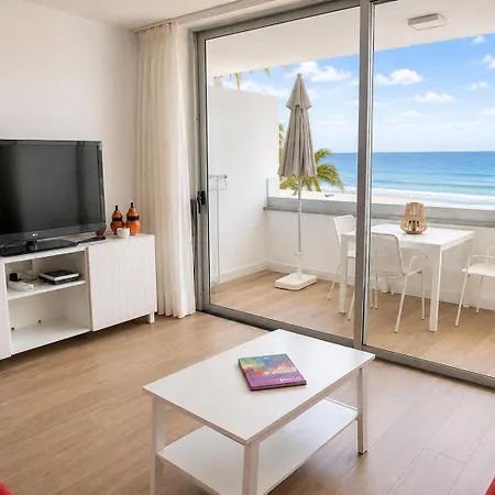 Front Sea View Nasas 14 Apartment *